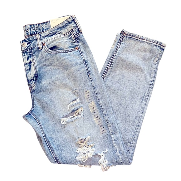 American Eagle Outfitters Denim - NWT American Eagle Tomgirl Jeans Light Vintage SZ 10  Distressed